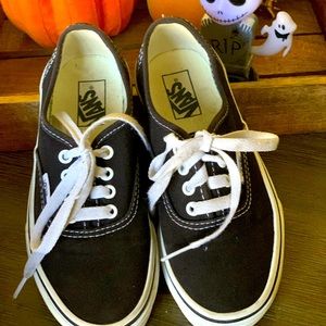 Kids Vans. Style Authentic. Size US 1.5 Kids. Used.